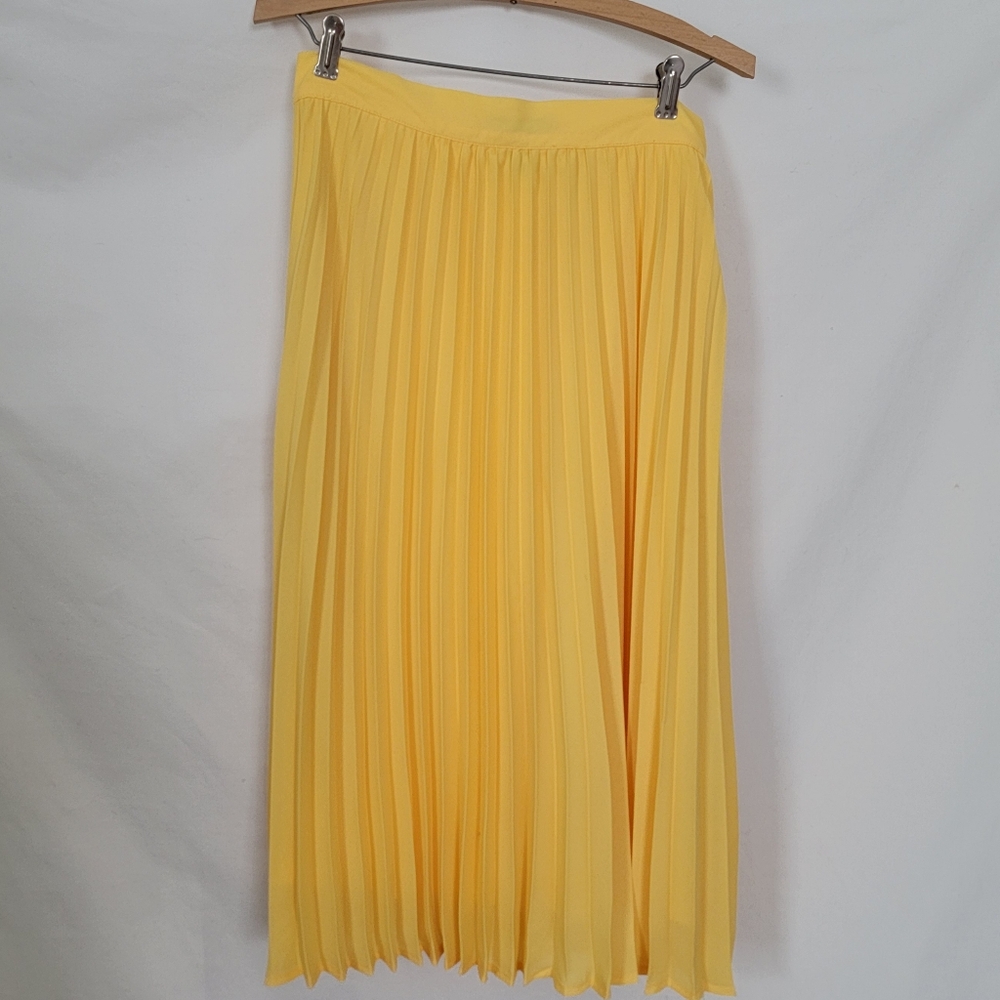 Forever 21 Sunny Yellow Pleated Skirt Size Large